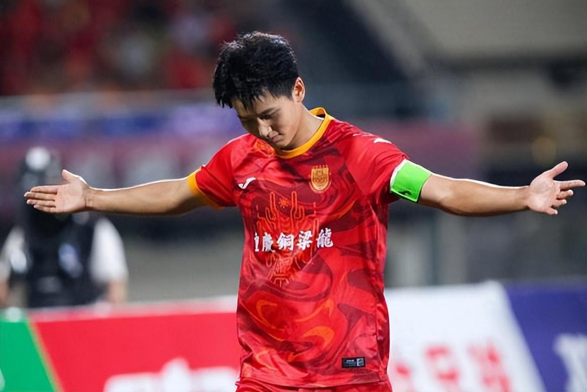 斗地主-向余望在铜梁迎来新搭档,曾在西协甲连场破门,踢过山东队主力
